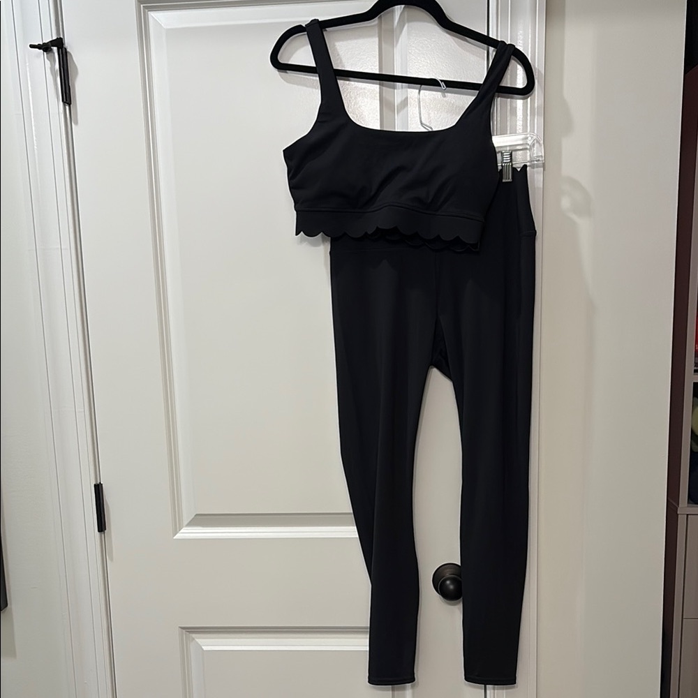 Black scalloped edge activewear set